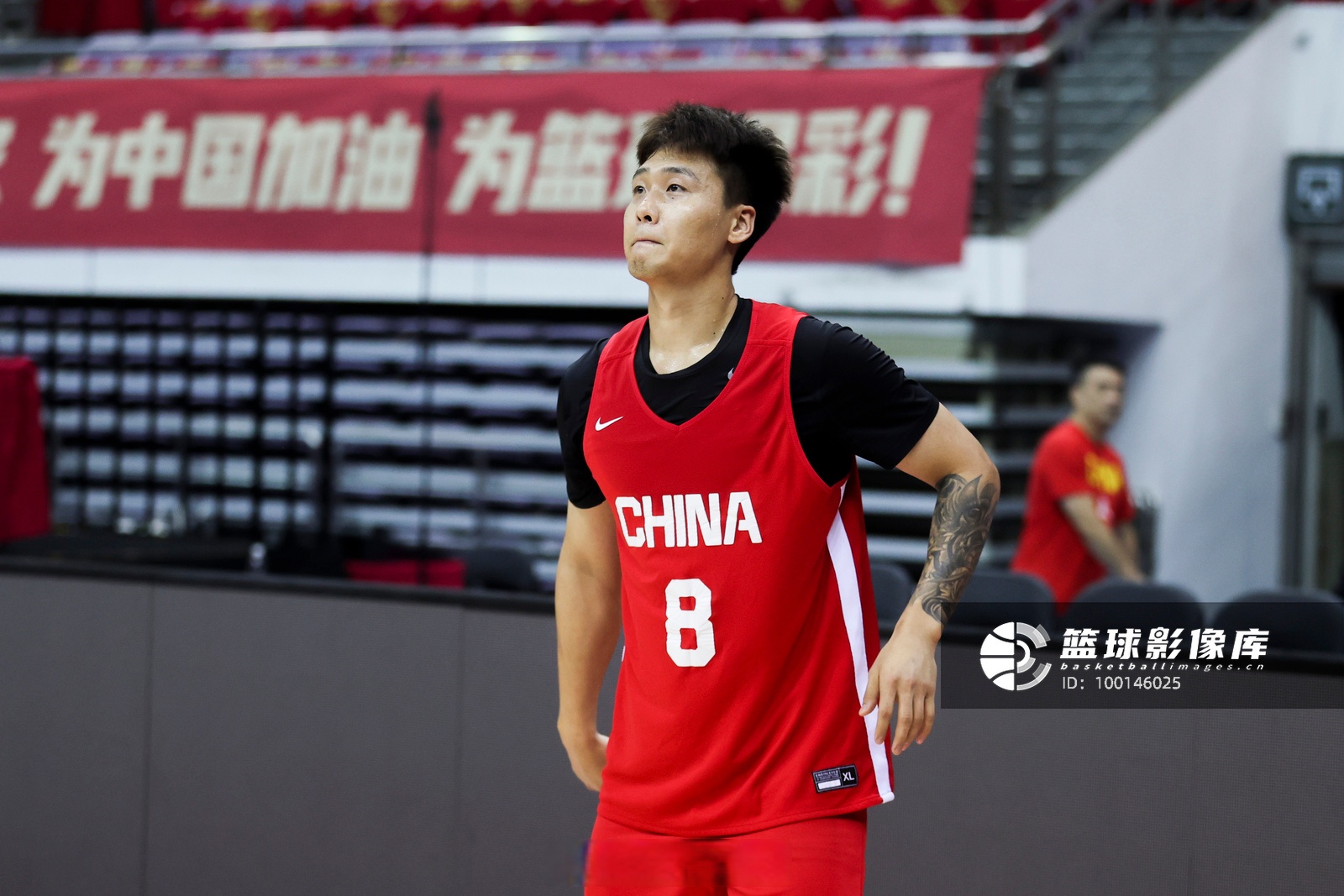 星空体育平台包含今晨深圳男篮防线松动：CBA季后赛节点到来；悬念犹存；阵容厚度经受考验的词条